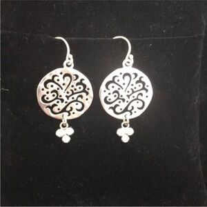 SILPADA STERLING SILVER 925 FAIRY CUT ABOVE CZ FILIGREE EARRINGS
W2368 Cubic